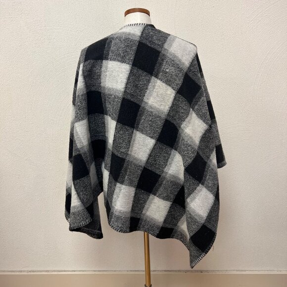 NWT Xirena Wynter Poncho Black Ash Size XS/S Plaid with Stitch Detail Hemming - Picture 7 of 7